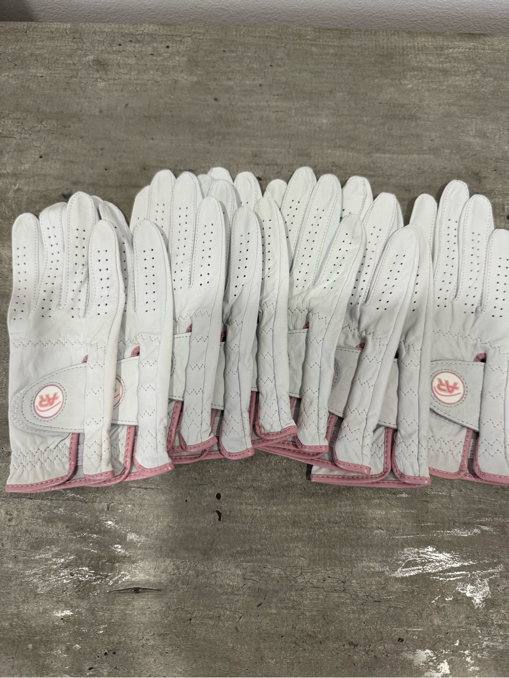 New 9 XS Right-Hand Golf Gloves